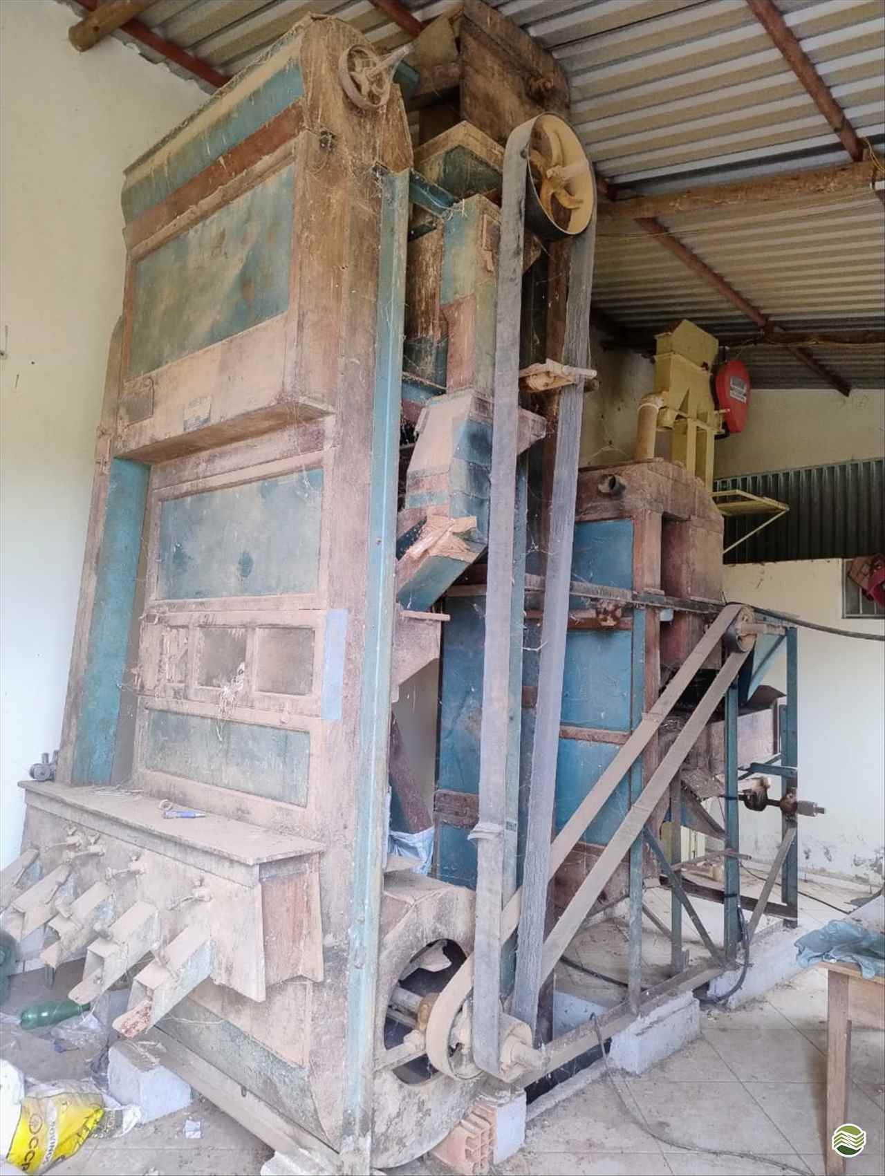 IMPLEMENTOS AGRICOLAS BENEFICIADORA DE GRÃOS BENEFICIADORA DE FEIJÃO Marcão Tratores UBERABA MINAS GERAIS MG